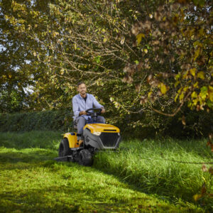 Fűnyíró traktorok